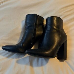 ShoeDazzle Black Ankle Boots – Size 5.5
